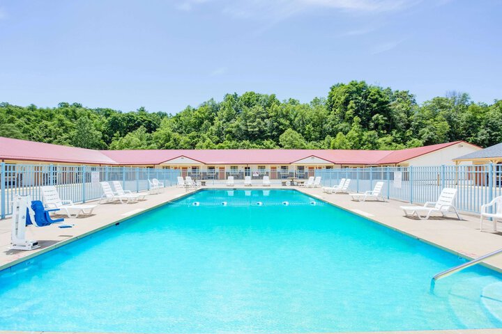 Pool Hotel