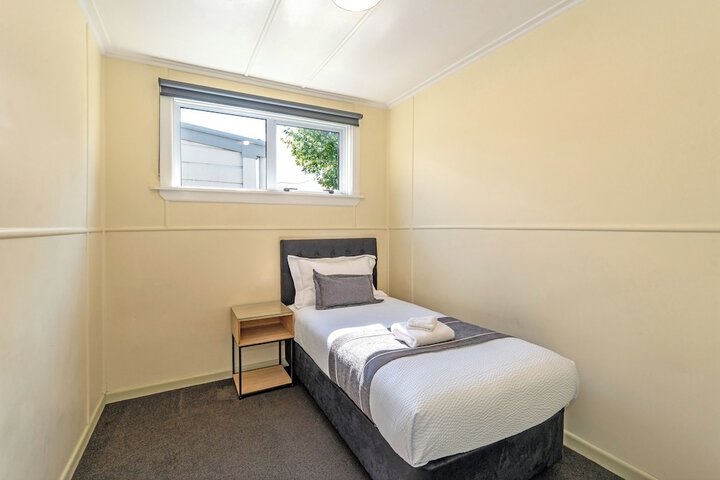 Room 4 of 72