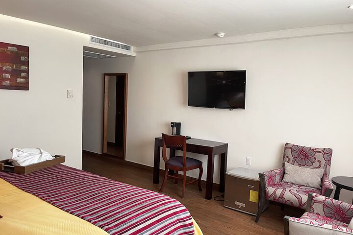 Room 27 of 84