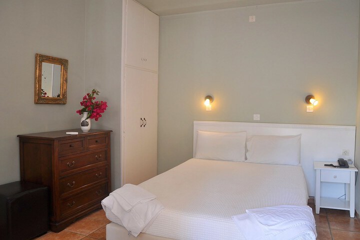 Room 9 of 76