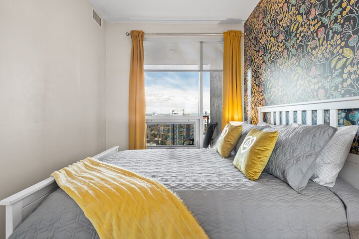 Room 28 of 108