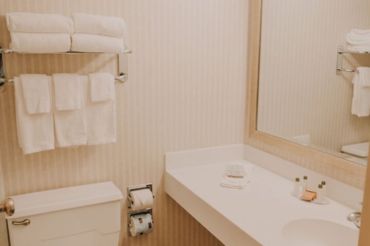Room 25 of 40
