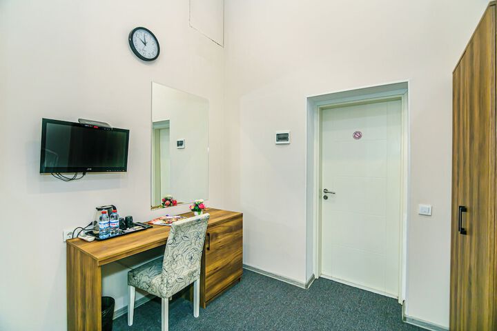 Room 3 of 79