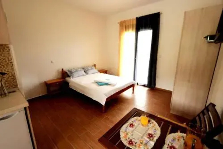 Room 4 of 18