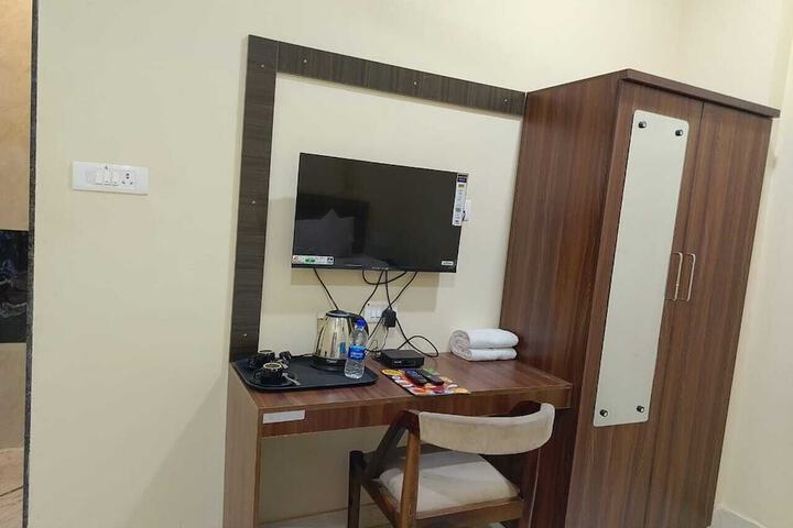 Room 6 of 37