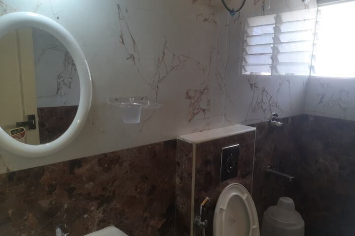 Room 8 of 30
