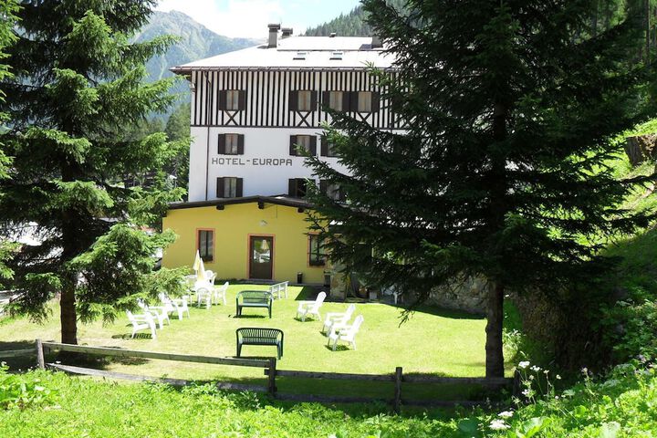 Hotel Exterior 40 of 54
