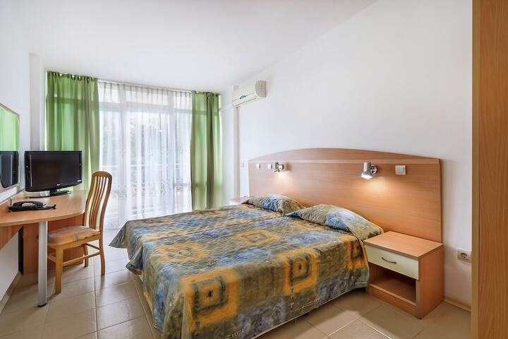 Room 8 of 35