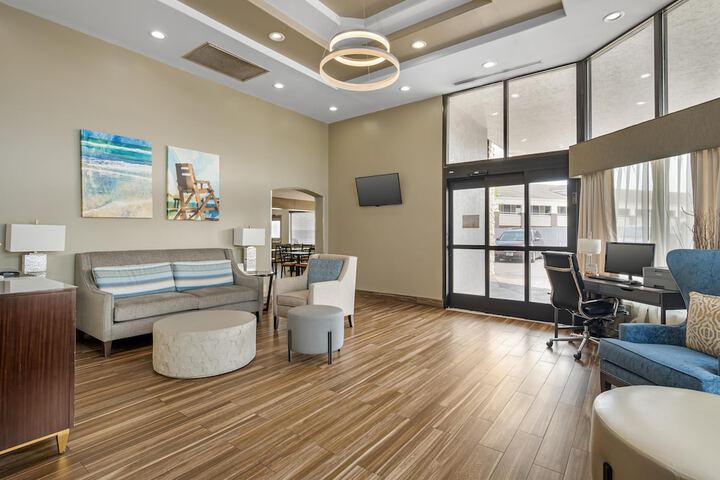 Business Center 27 of 32