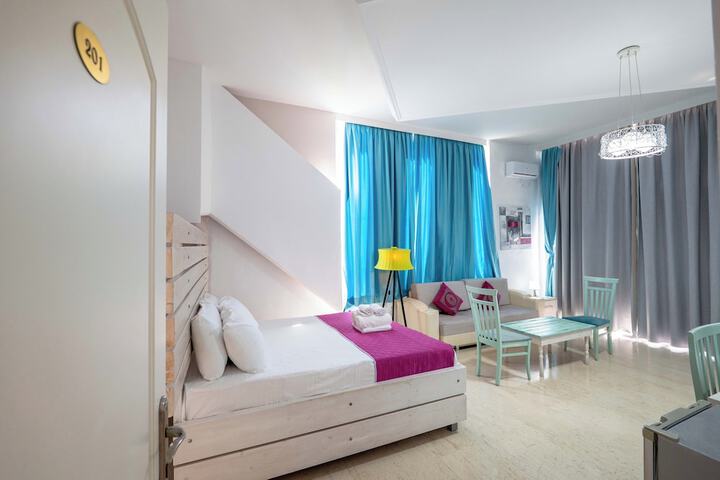 Room 95 of 297