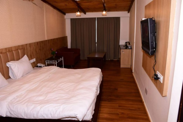 Room 4 of 28