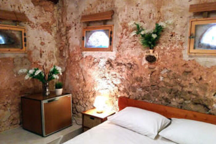 Room 32 of 40