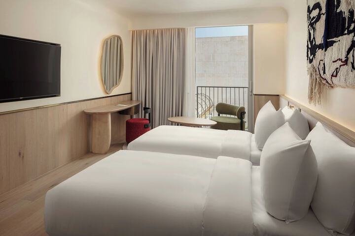 Room 17 of 75