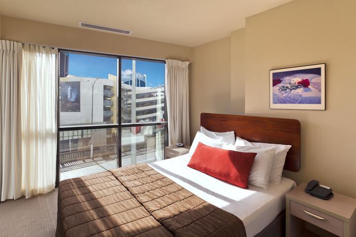 Room 25 of 39