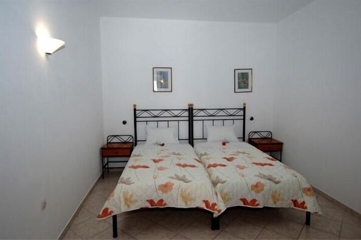 Room 12 of 65