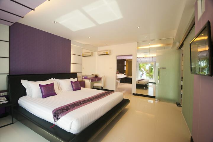Room 4 of 70