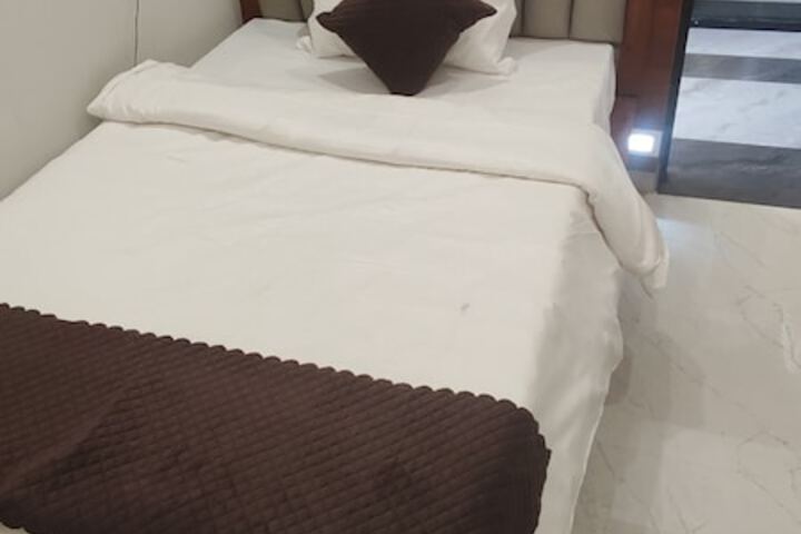 Room 5 of 14