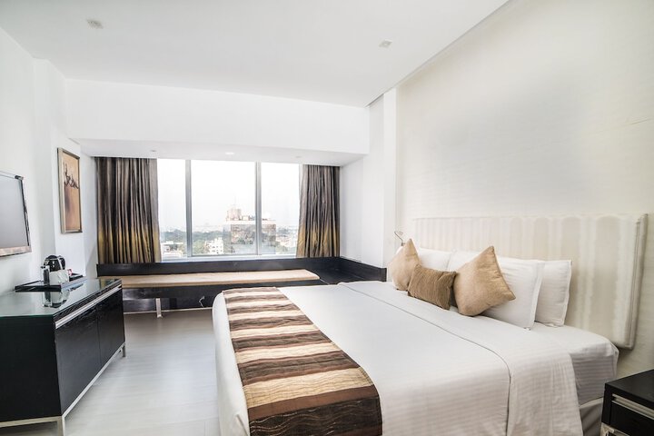Room 2 of 6