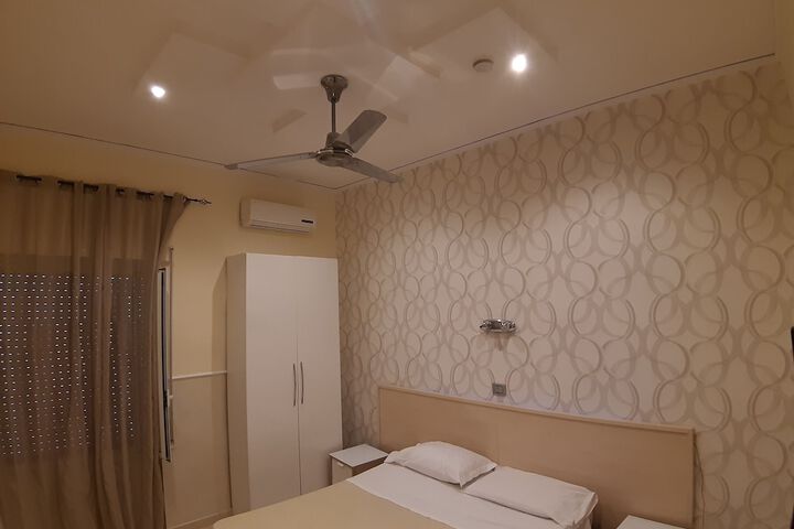 Room 10 of 37