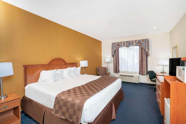 1 King Bed (2 of 5)