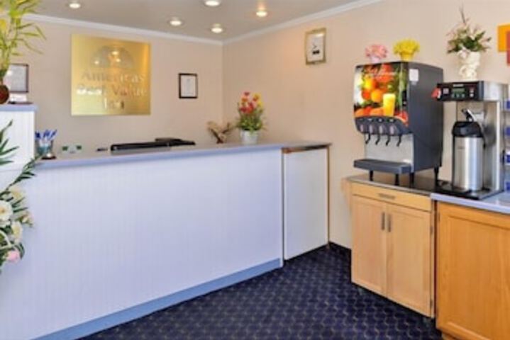 klamath falls hotels with kitchen