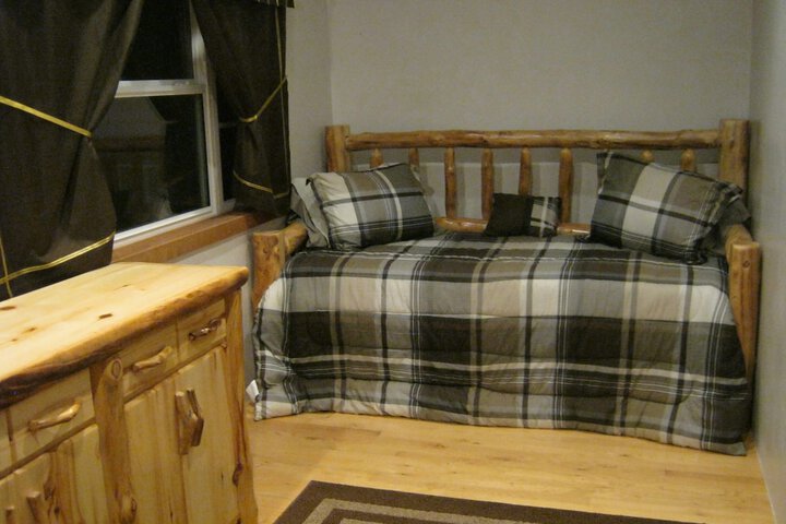 Room 8 of 100