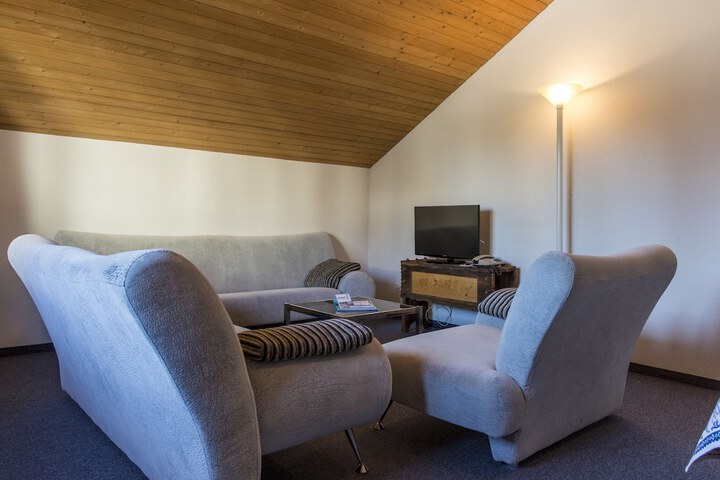 Room 8 of 10