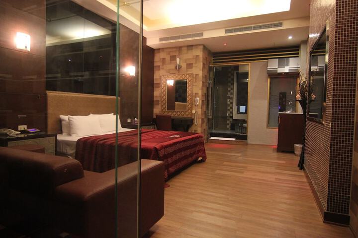 Room 16 of 56