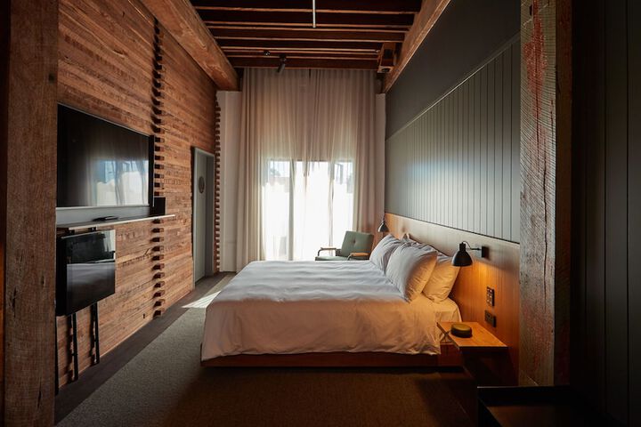 Room 16 of 35