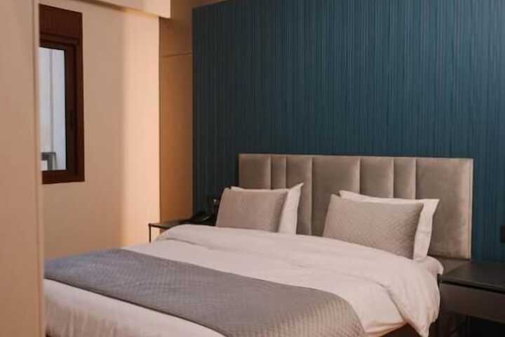 Room 9 of 25