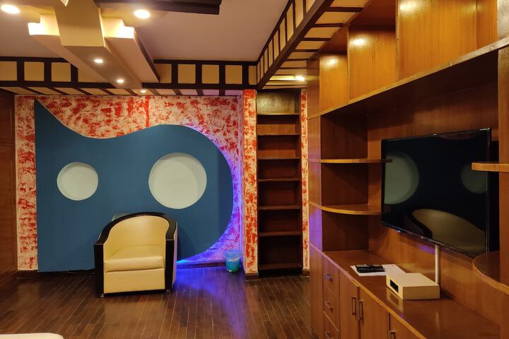 Room 21 of 32