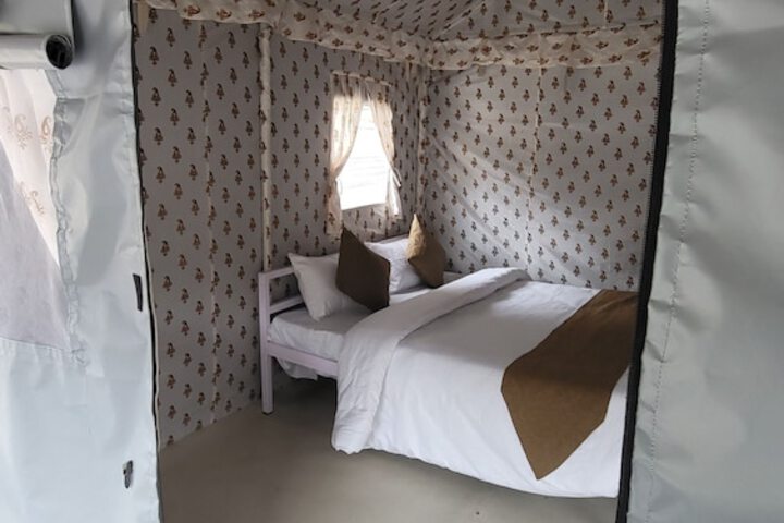 Room 4 of 9