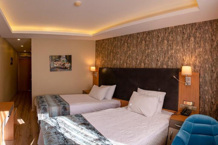 Room 12 of 40