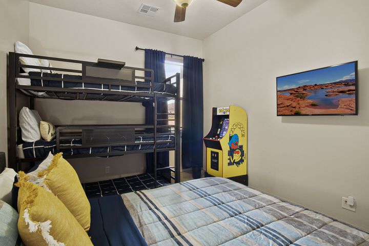 Room 32 of 34