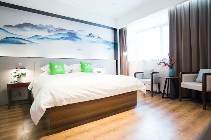 Room 7 of 32