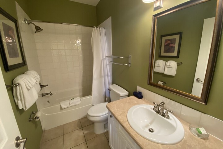 Room 462 of 543