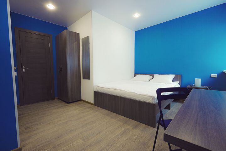 Room 9 of 28
