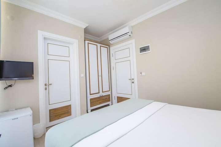 Room 5 of 34