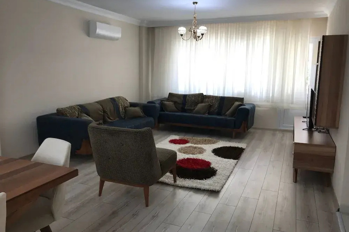 Room 4 of 10