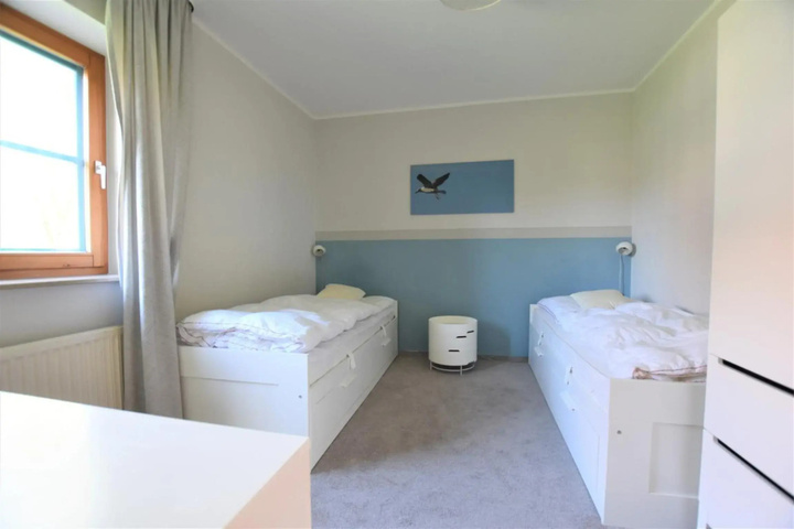 Room 2 of 8