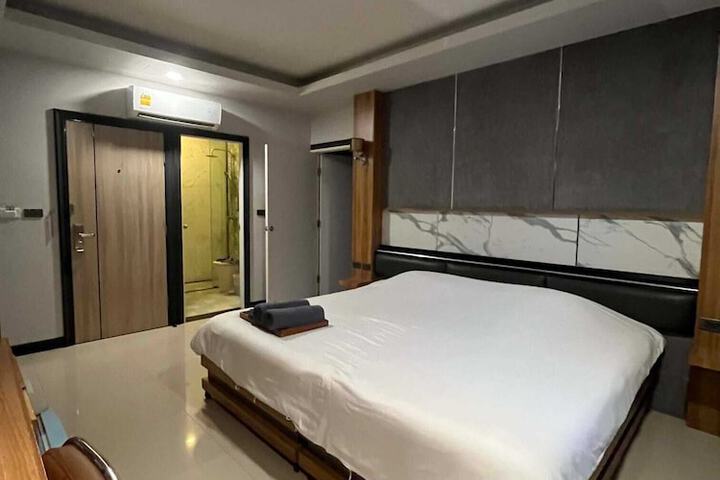 Room 11 of 36