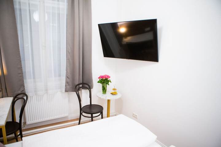 Room 6 of 29