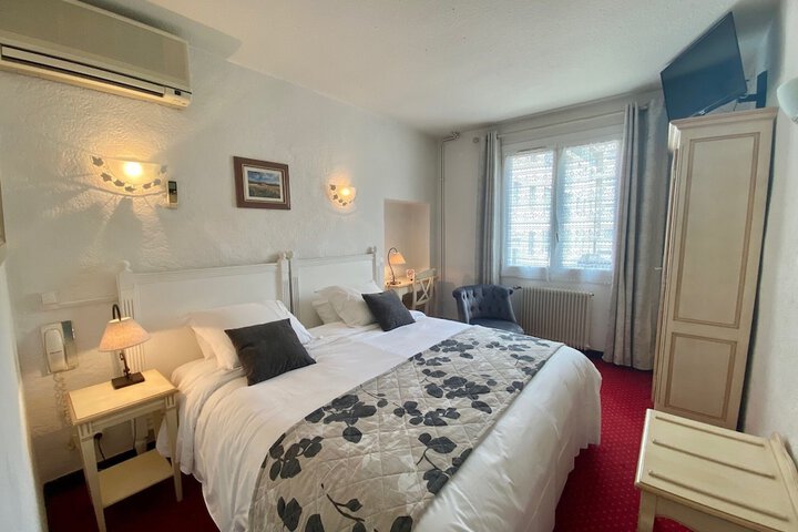 Room 17 of 33