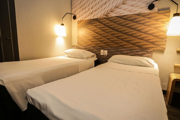 Room 8 of 37