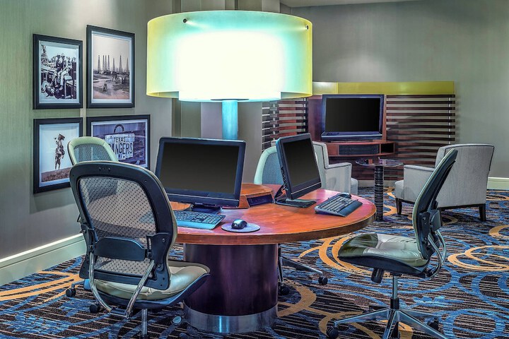 Lobby lounge