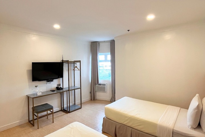 Room 10 of 21