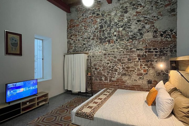 Room 14 of 108