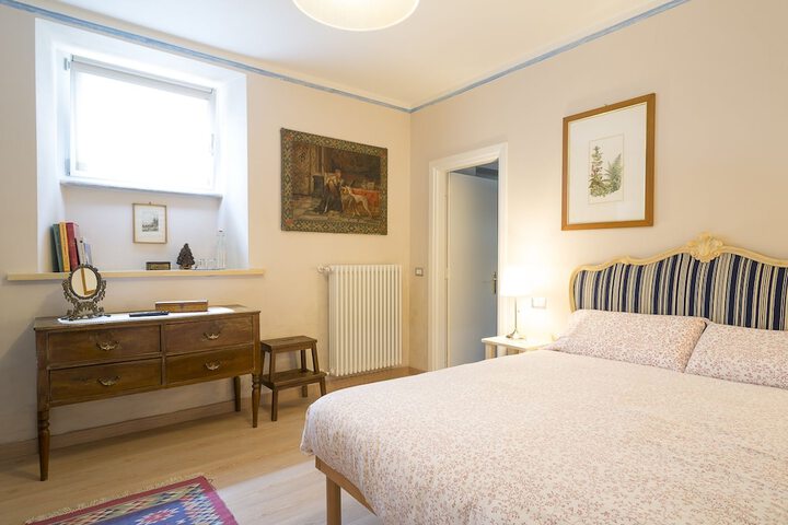 Room 11 of 24