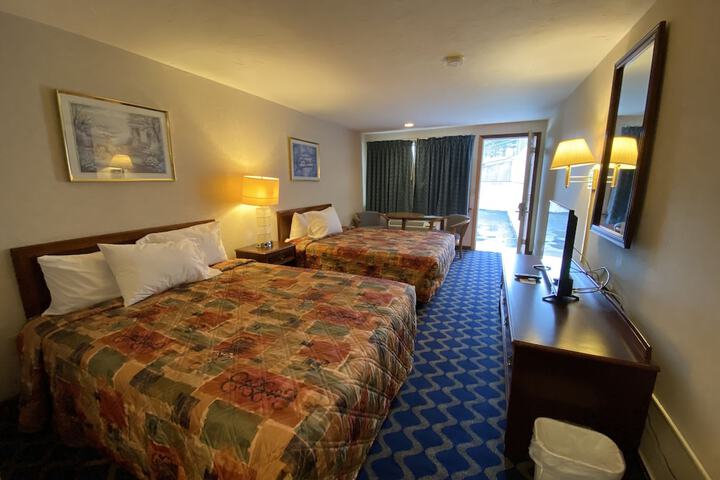 Deluxe 2 Double Beds (3 of 26)