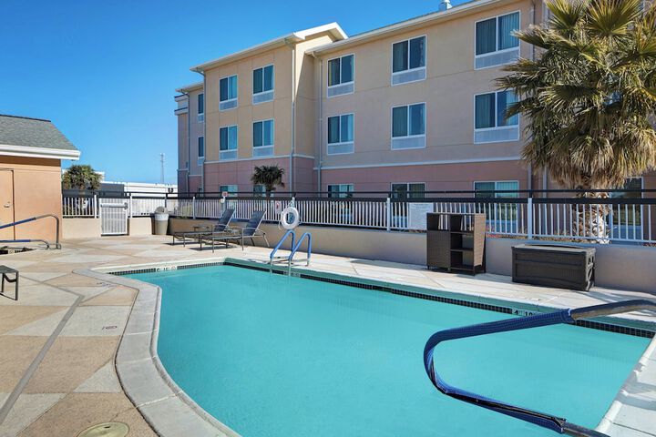 Hotel with Pool